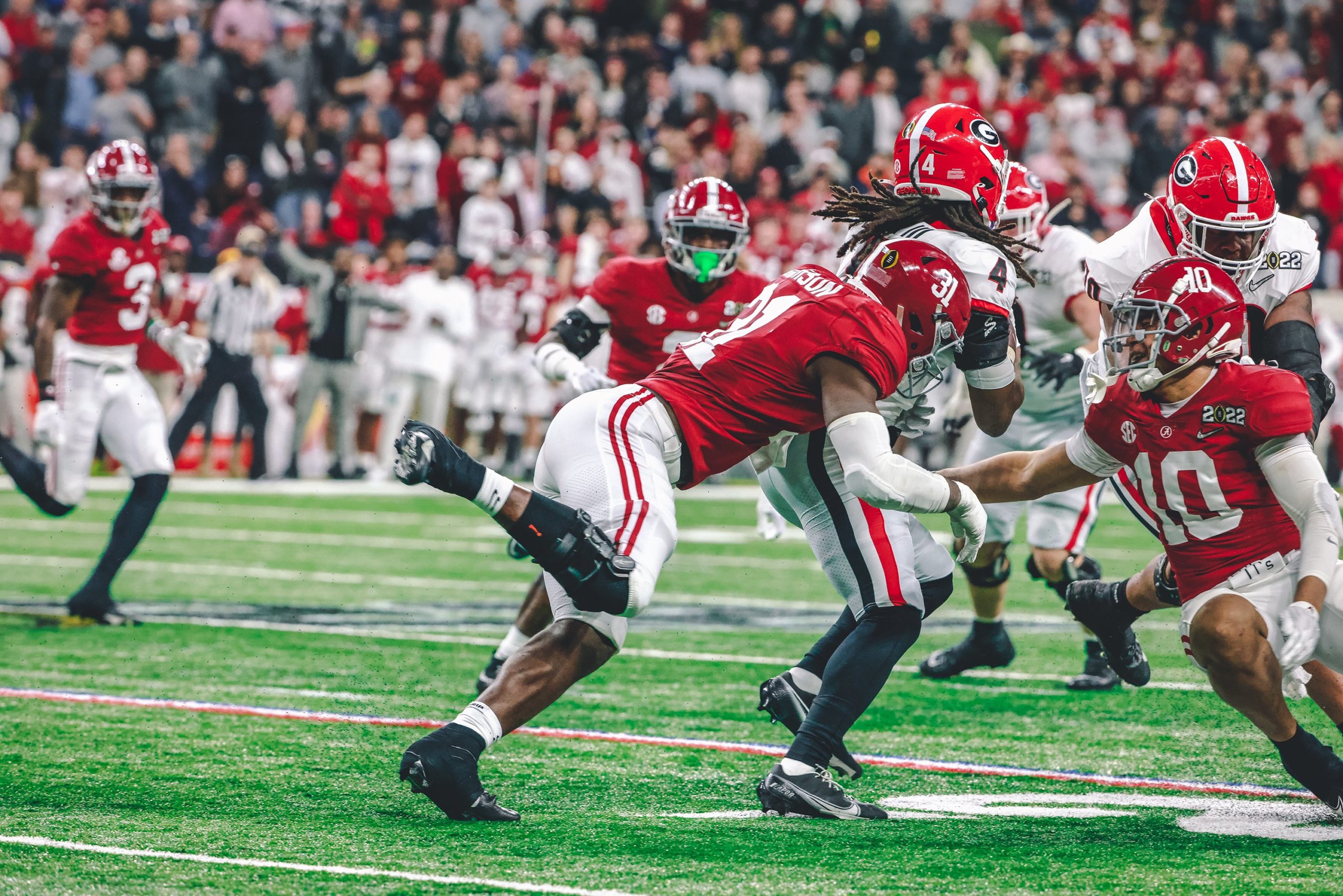 The Latest: Georgia beats Alabama 33-18 for national title