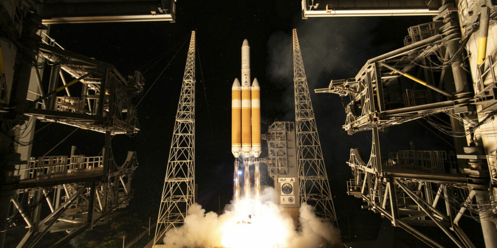 ULA Launches Penultimate Delta IV Heavy Rocket