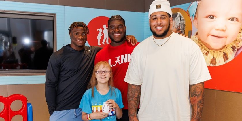 Alabama football stars bring joy to patients at Children's of Alabama ...