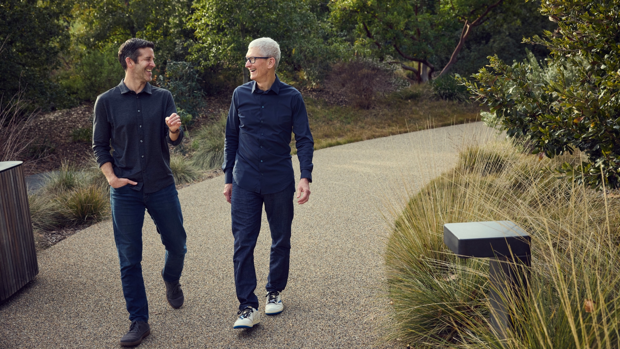 Tim Cook Alabama Tim Cook steps down as Apple CEO; Gov. Ivey honors Alabama native ...